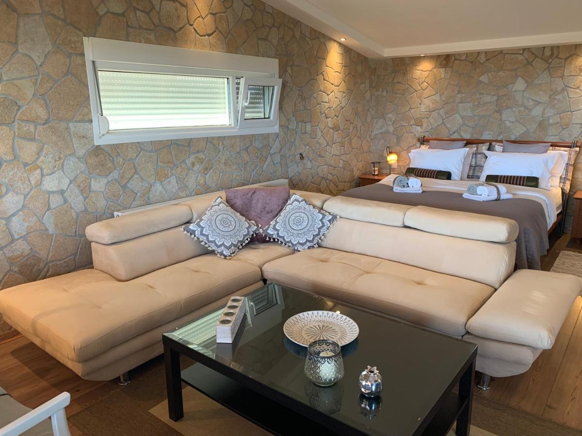 דירות אפאנומי Doormat# Wait 'N Sea, Jacuzzi, Luxury Stone House מראה חיצוני תמונה